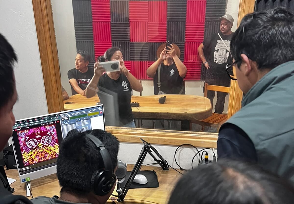 Lo que sostiene una radio: aprendizajes desde Radio Padiuxi