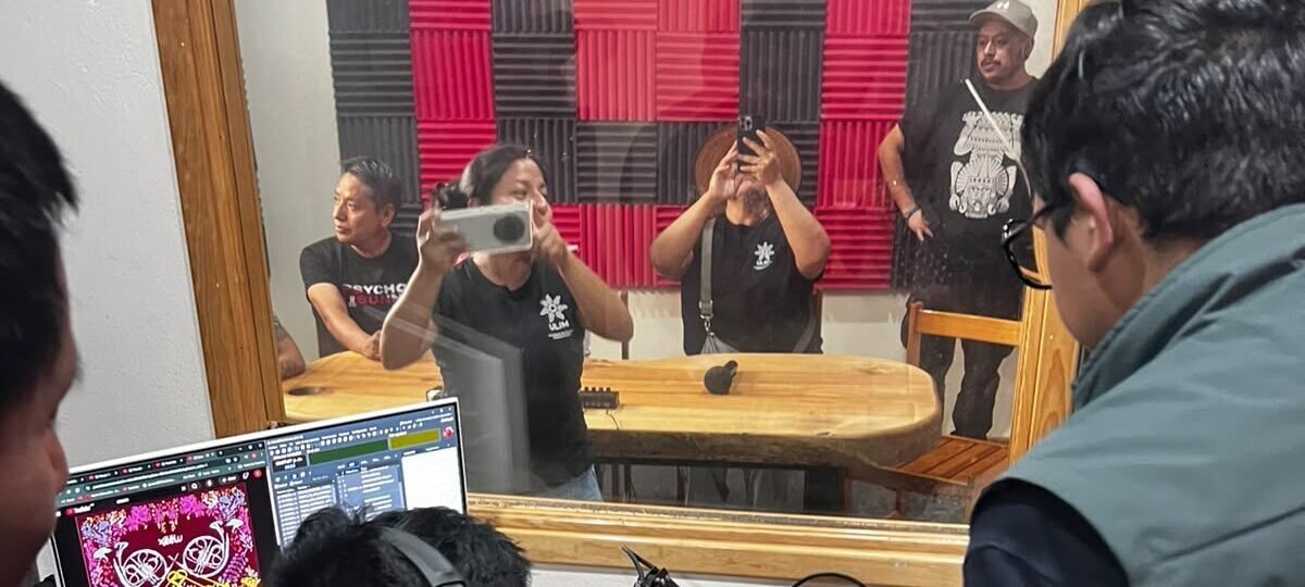 Lo que sostiene una radio: aprendizajes desde Radio Padiuxi